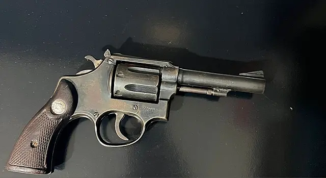 Suspeito de assassinar Adriana se entrega com arma usada no crime