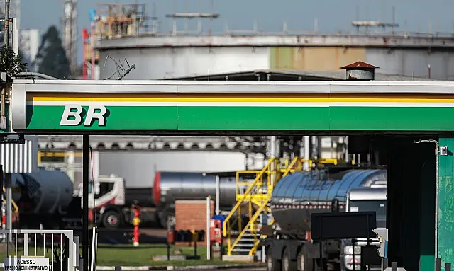 Preço do diesel cai R$ 0,18 nas distribuidoras