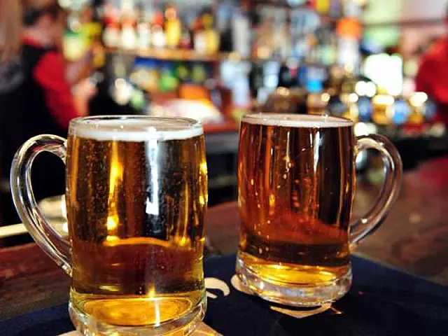 Entra em vigor lei que pune com prisão a venda de bebida alcoólica a menores