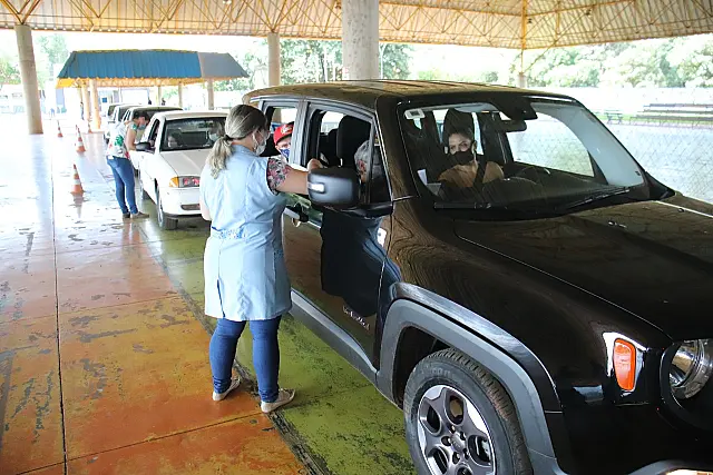 Dourados vacina 1.990 pessoas em um dia de mutirão