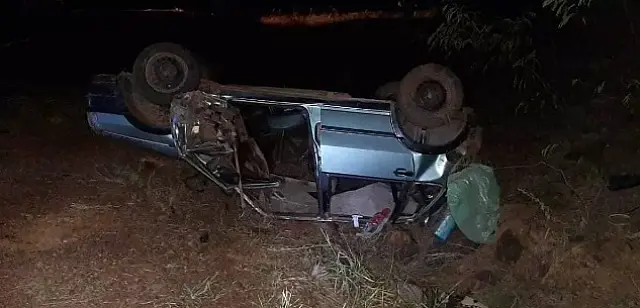 Carro sai da pista, capota e três pessoas morrem em MS