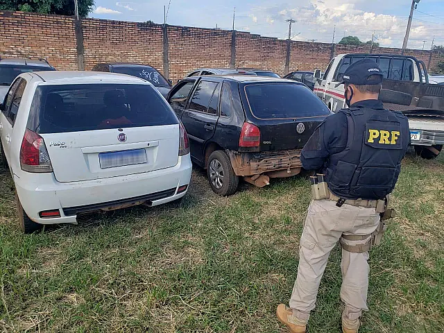 Em Sidrolândia, PRF apreende em dois carros cerca de 103 kg de maconha e skunk