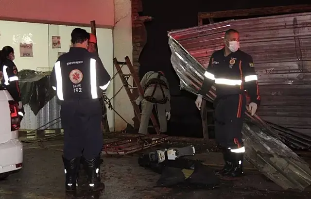 Homem morre após cair em buraco de obra no centro de Campo Grande