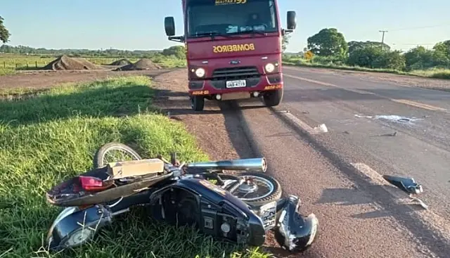 Funcionário de empresa morre na BR-060 ao bater na traseira de trator