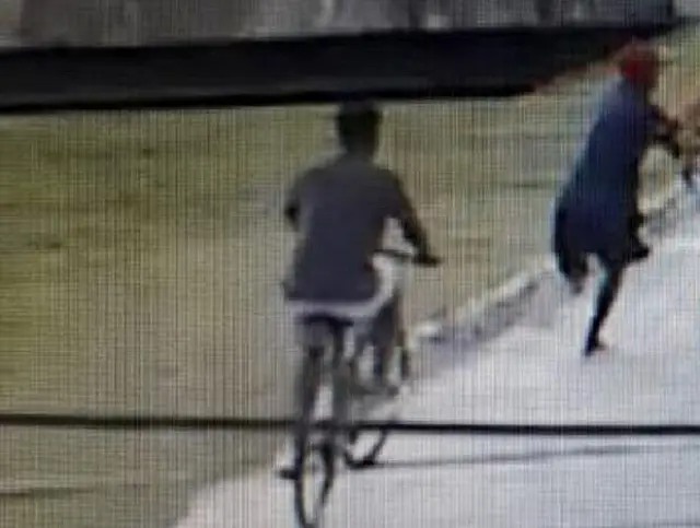 Suspeitos em bicicleta atacam mulher com crianças em Corumbá