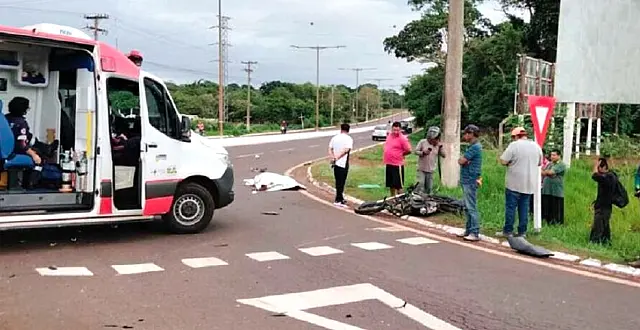 Motociclista morre após ser atingido por caminhonete em Dourados