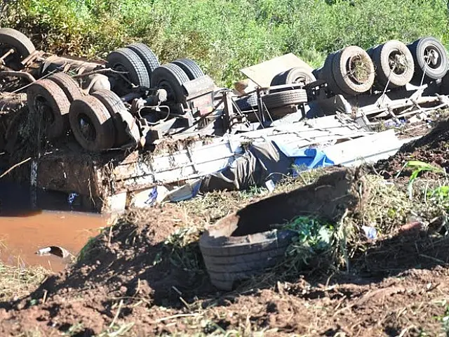 Condutor de carga ilegal morre em acidente em MS