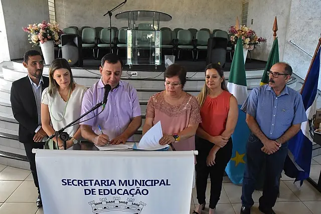 Prefeito e vice autorizam obras em unidades escolares da cidade e aldeias