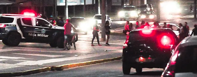 Dezenas de pessoas são dispersadas em aglomeração na Avenida Pantaneta