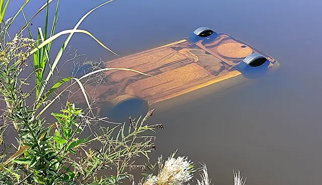 Família morre após carro capotar em lago de Brasilândia