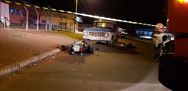 Acidente entre moto e caminhonete deixa um morto e um ferido em Aquidauana