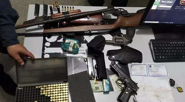 Briga por posse de terra termina com armas apreendidas e oito pessoas presas