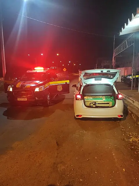 PRF recupera veículo, apreende 336,5 kg de maconha em Ivinhema