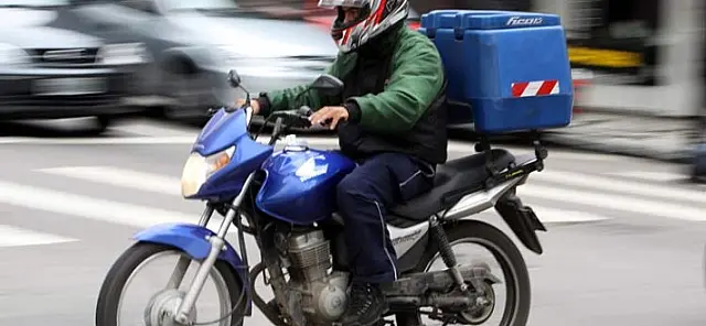 Ladrões assaltam motoentregador e levam lanche, dinheiro e a moto dele