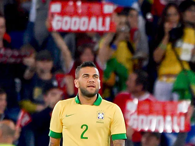 Brasil perde para a Suíça com gol contra de Daniel Alves
