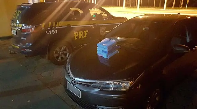 PRF recupera veículo roubado com 10kg de cocaína indo de Corumbá a SP