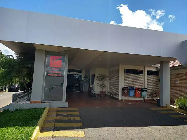 Auxiliar de farmácia é encontrado morto em banheiro de hospital