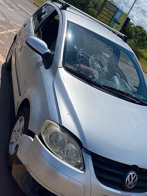 Motociclista fica ferido após colisão frontal com carro
