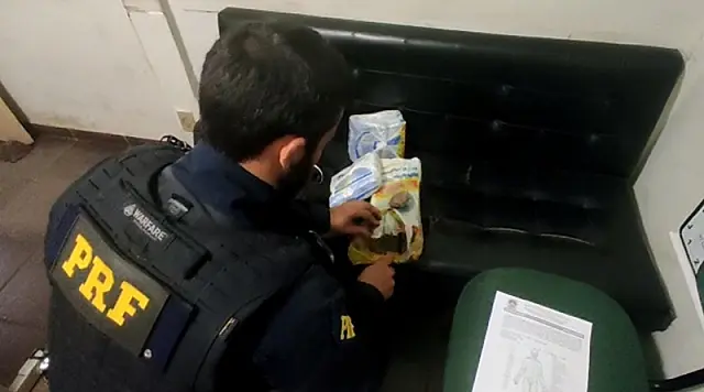 Passageira é presa com cocaína e maconha em ônibus em MS