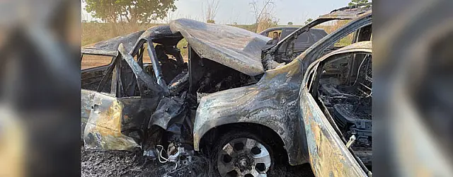 Vídeo: Acidente entre carro e caminhonete mata homem carbonizado
