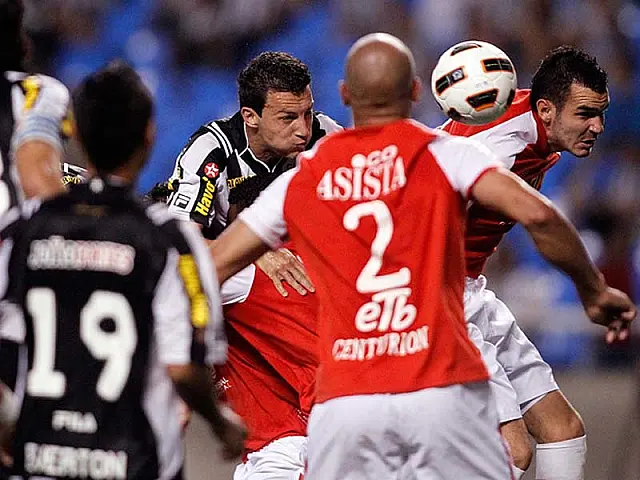 Talismã Caio volta ao Botafogo e garante empate com o Santa Fé