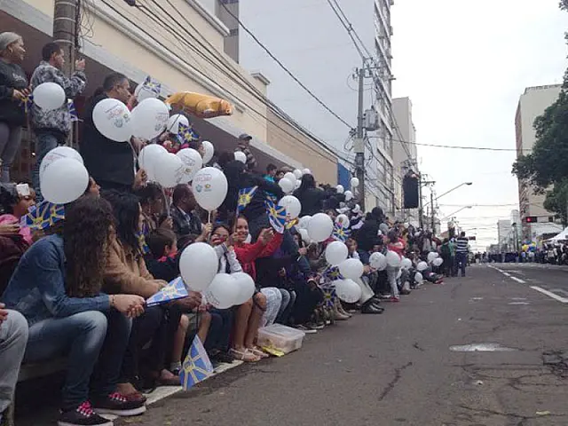 Desfile dos 115 anos de Campo Grande reúne 30 mil pessoas, diz PM
