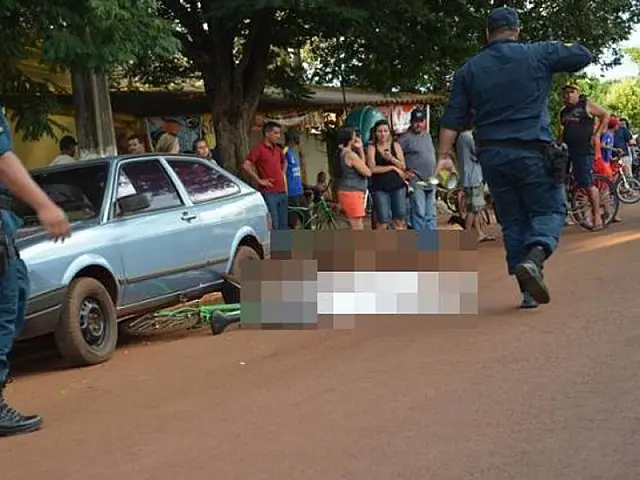 A caminho do treino de futebol, criança morre atropelada por carreta