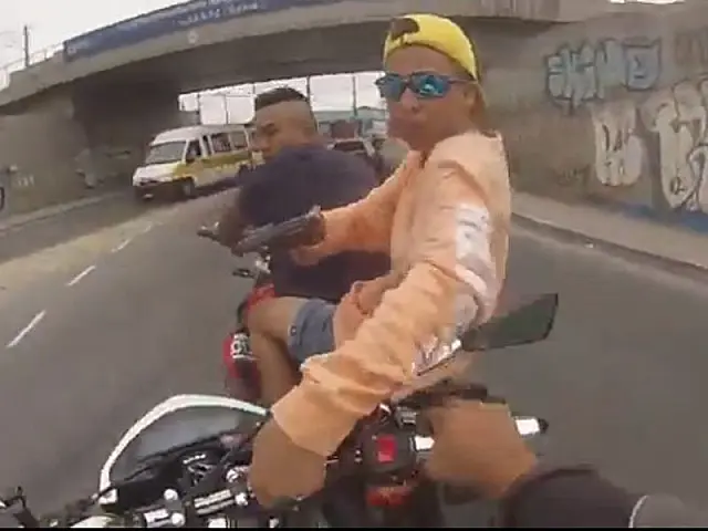 Motoqueiro registra ladrão sendo baleado em São Paulo; vídeo