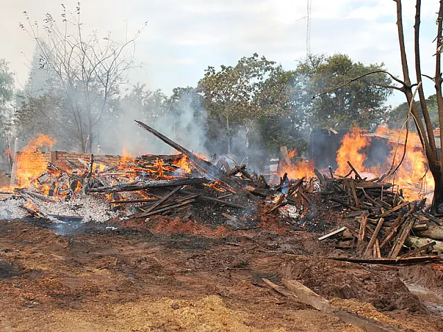 URGENTE: Incêndio atinge Madeireira Monjolinho em Anastácio