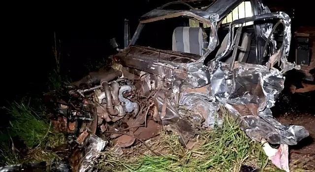 Colisão entre F-1000 e caminhão boiadeiro deixa motorista em estado grave