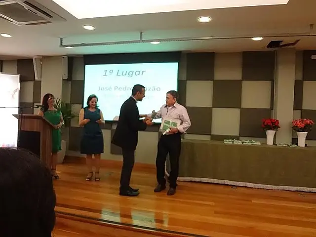 Escritor anastaciano vence Concurso Nacional de Poesia