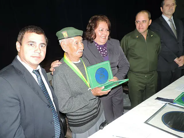Em sessão solene, Câmara presta homenagem ao 9º BE Cmb