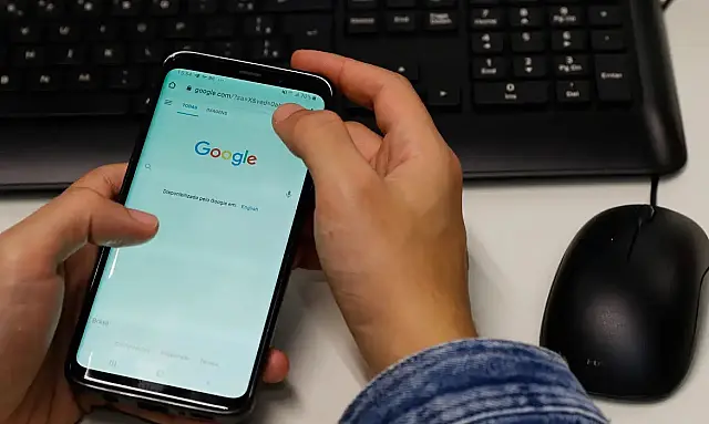 Seis em cada 10 escolas têm regras para uso do celular pelos alunos