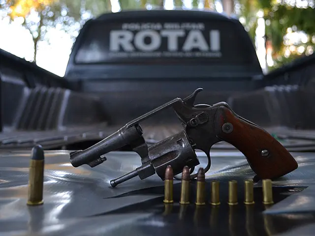 Homem de 34 anos é preso por disparar revólver em via pública