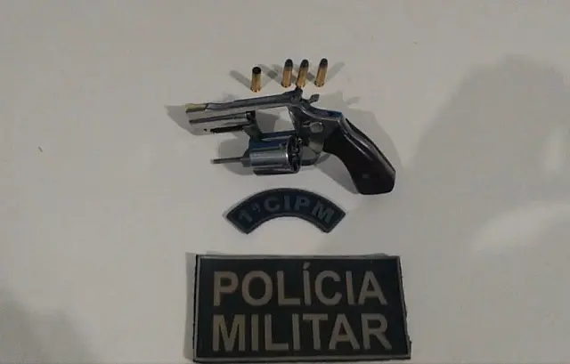 Homem é preso com revólver 357 após abordagem da PM