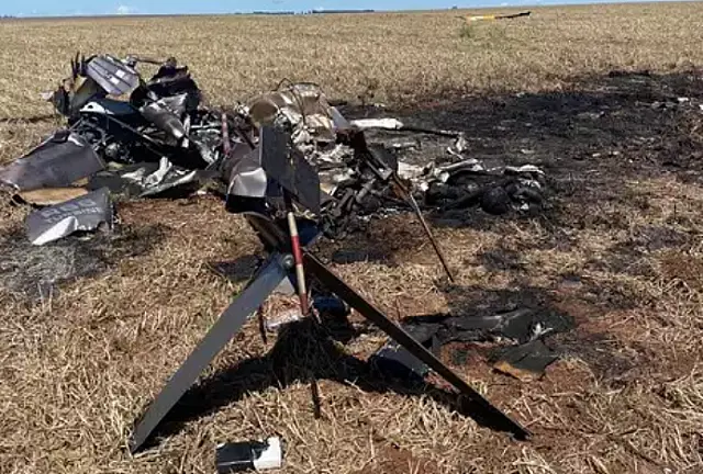 Queda de helicóptero mata duas pessoas e espalha tabletes de cocaína