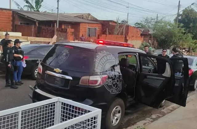 Autores de roubo a moto entregador são presos