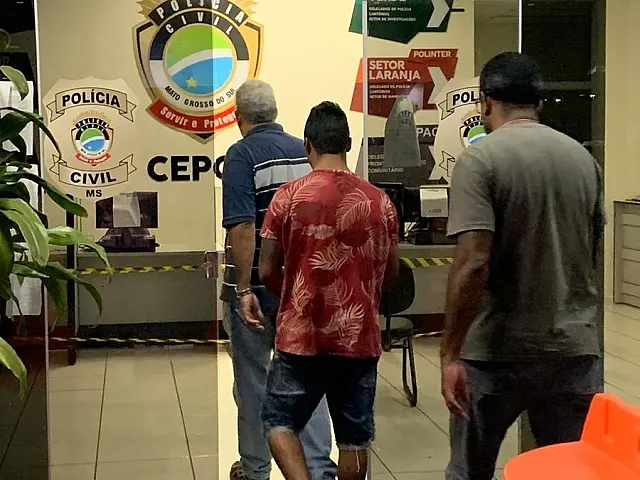 Suspeito de matar jovem foi ao velório e conversou com a família dela