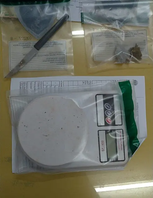 Polícia Civil de Aquidauana fecha boca de fumo e apreende drogas na Vila São Pedro