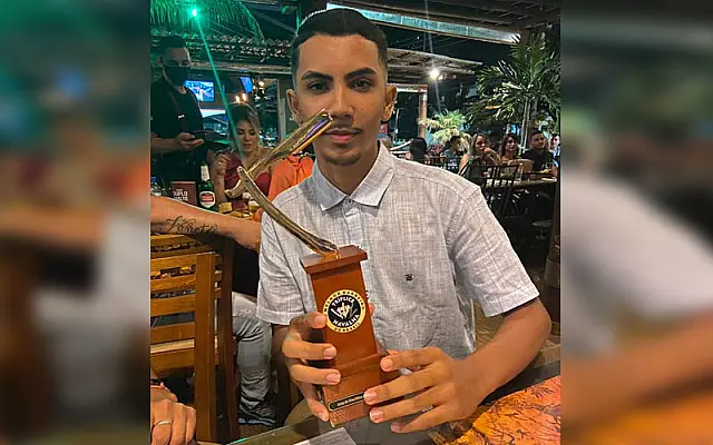 Anastaciano representou município em competição e trouxe para casa o troféu 'Navalha de Ouro'