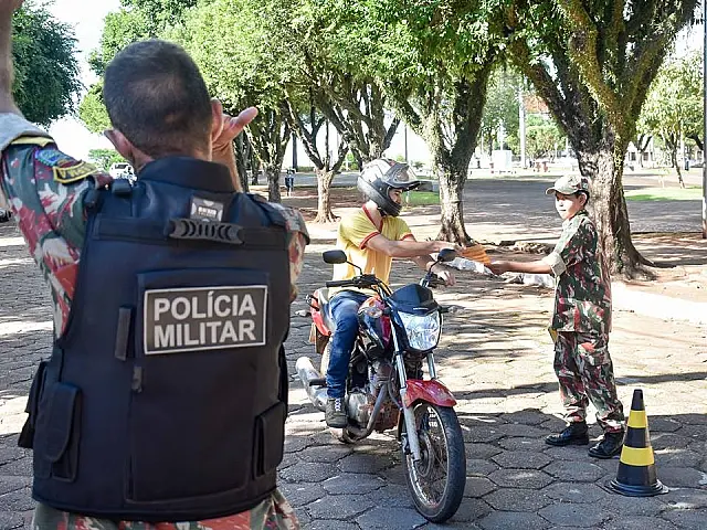 Patrulha Florestinha de Aquidauana realiza blitz em combate a dengue