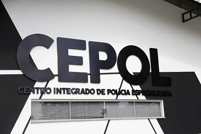 Travestis são presas após tentar atear fogo em garota de programa na Capital