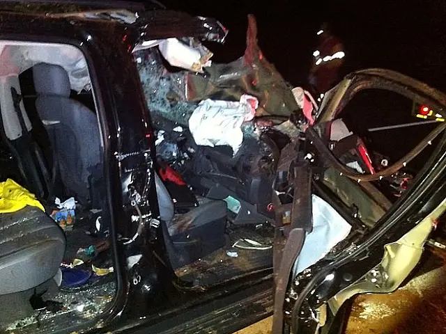 Colisão entre dois veículos deixa 8 mortos e 2 feridos