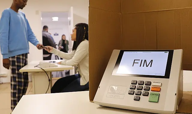 Mesários que vão trabalhar no 2º turno já recebem treinamento