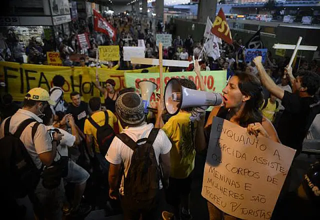 Protestos contra a Copa chamam atenção da imprensa internacional