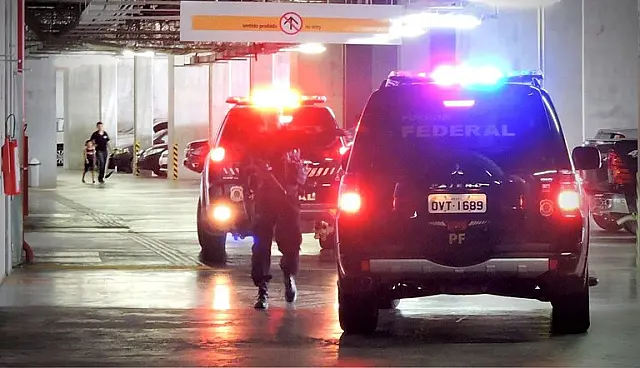 Polícia Federal cumpre 27 mandados de prisão e 10 de busca, contra facção