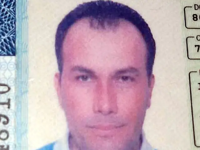 Acidente entre duas carretas deixa homem morto