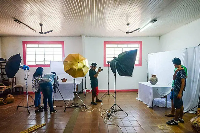 Alunos de curso técnico do Cejar fazem a catalogação de peças do museu