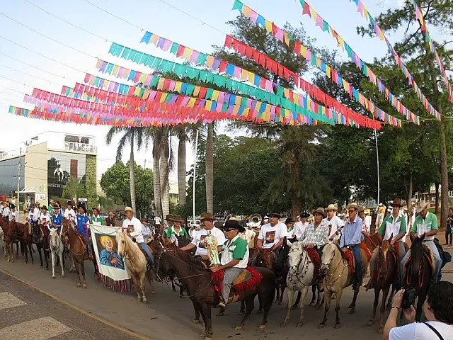 Sem bandeiras coloridas e em silêncio, Bonito celebra hoje 93 anos da Festa do Padroeiro