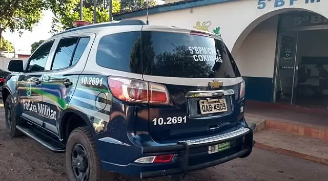 Homem mente que levou facada para iludir mulher e acaba preso pela PM